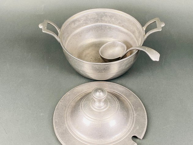 Image for Wilton Armetale Pewter Soup Tureen and (8) Soup Bowls