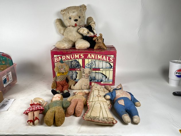 Image for (10) Vintage Stuffed  Animals and (1) Vintage Barnum's Animal Crackers Xlarge Cracker Box