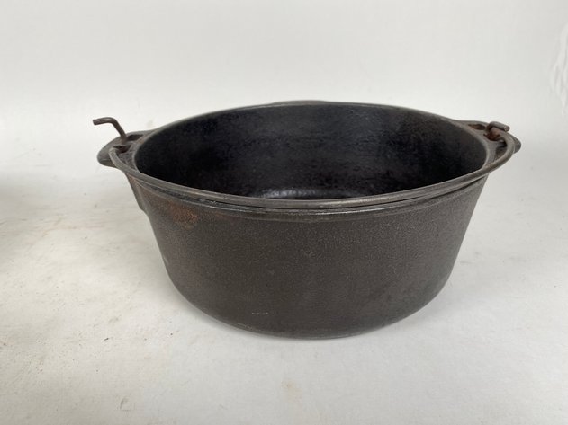 Image for (3) Vintage Birmingham Range and Stove Cast Iron Skillets and Dutch Oven