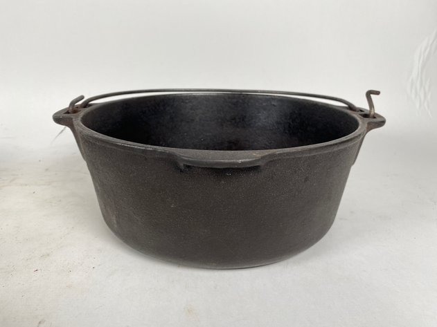 Image for (3) Vintage Birmingham Range and Stove Cast Iron Skillets and Dutch Oven