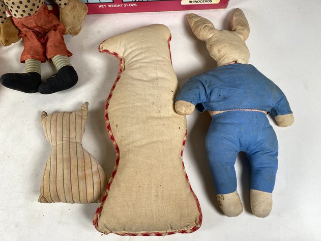 Image for (10) Vintage Stuffed  Animals and (1) Vintage Barnum's Animal Crackers Xlarge Cracker Box