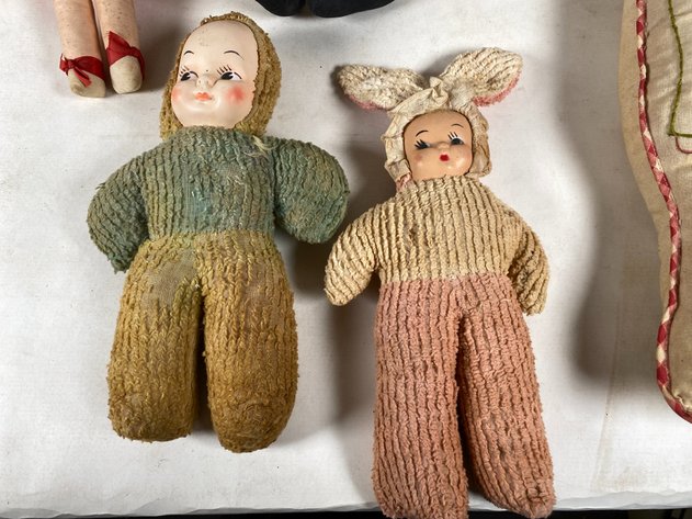 Image for (10) Vintage Stuffed  Animals and (1) Vintage Barnum's Animal Crackers Xlarge Cracker Box