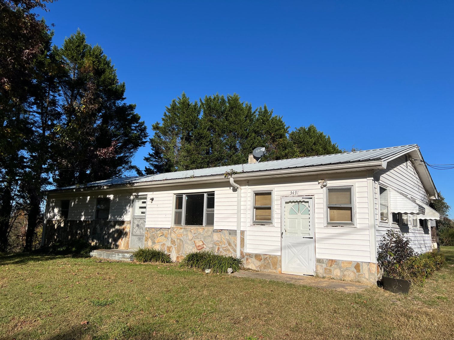 Image for Estate of The Late Jimmy Ray Newman: Ranch-Style Home with 0.7± Acre & Outbuildings