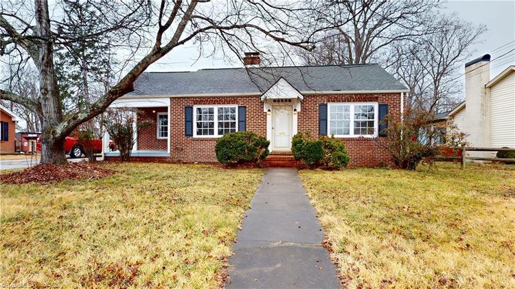 Home For Sale in Mount Airy - 1625 North Main Street