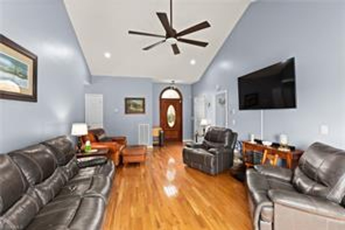 Image for Home For Sale in Cana - 836 Bear Trail