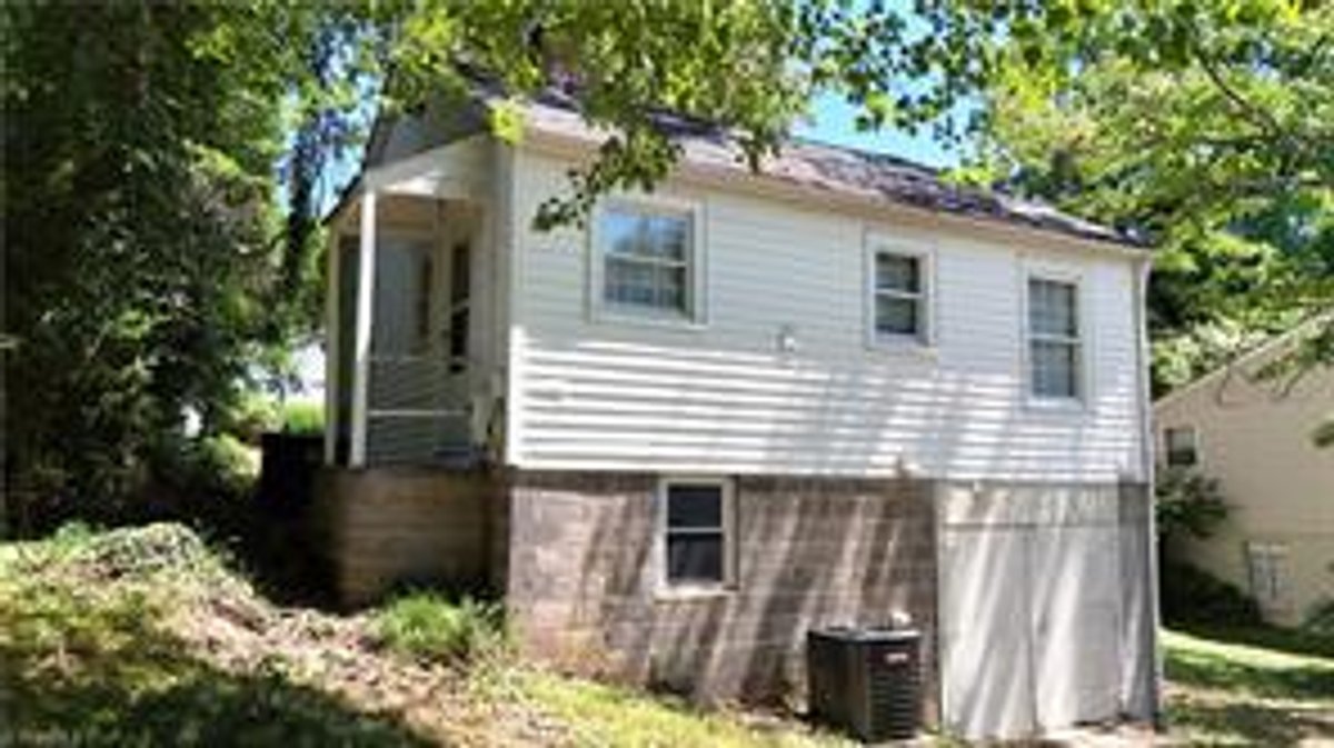 Image for Home For Sale in Winston Salem - 2604 Lyndhurst Avenue