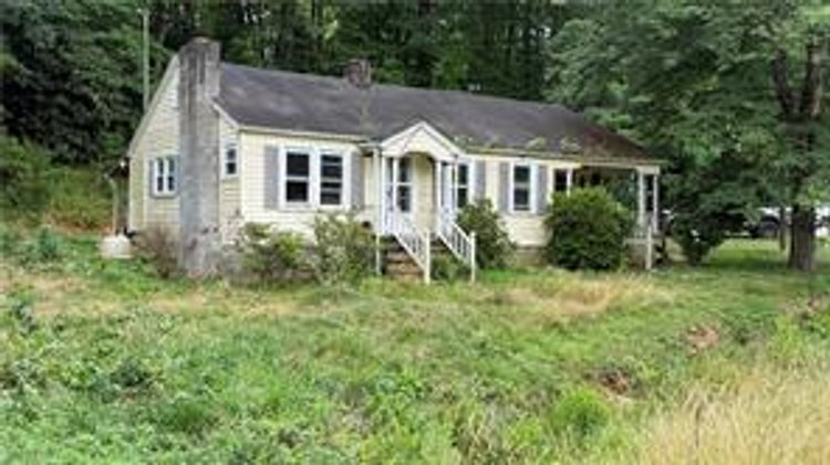 Home For Sale in Pilot Mountain - 254 Toms Creek Church Road