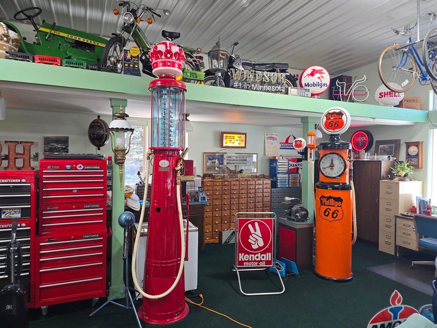 Image for Vintage Americana Collector Auction