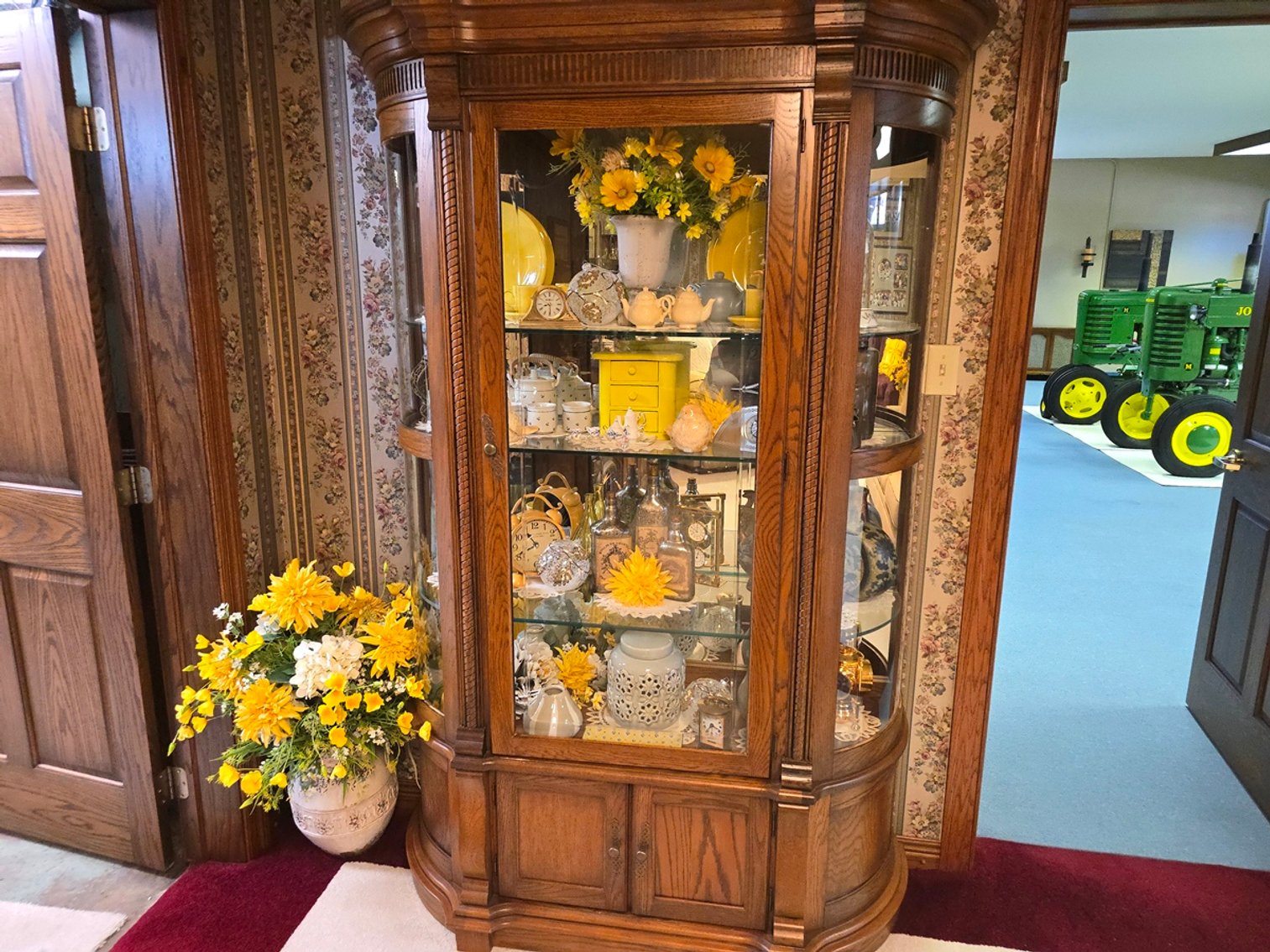 Image for Grand Estate Collection of Fine Home Decor, Antiques & Treasures