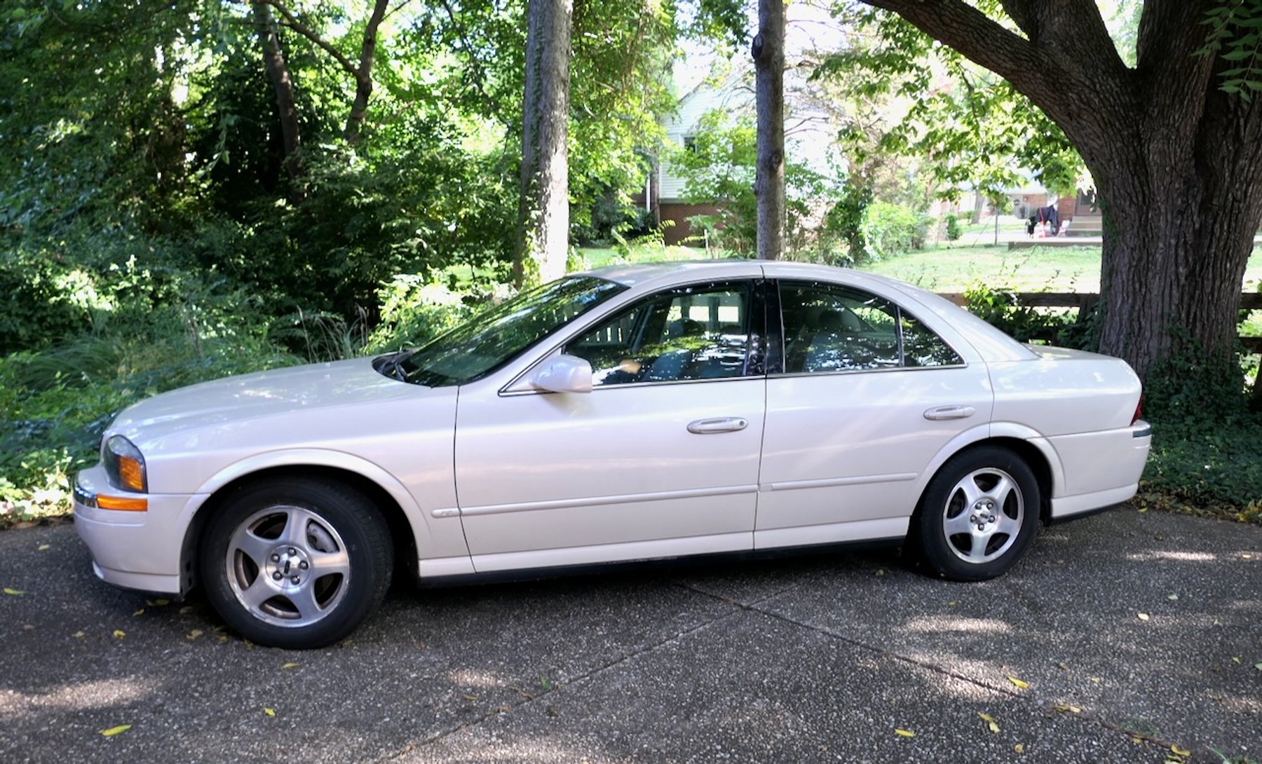 Image for Estate Auction in Mockingbird Gardens