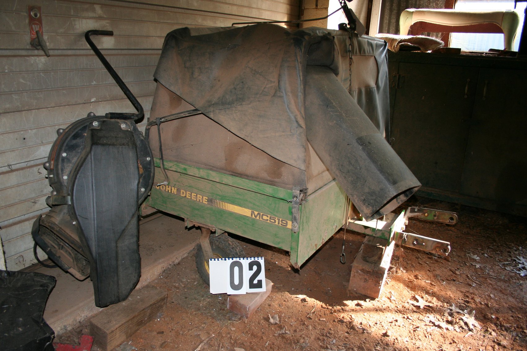 Image for John Deere Leaf Vacuum MC519 Cart