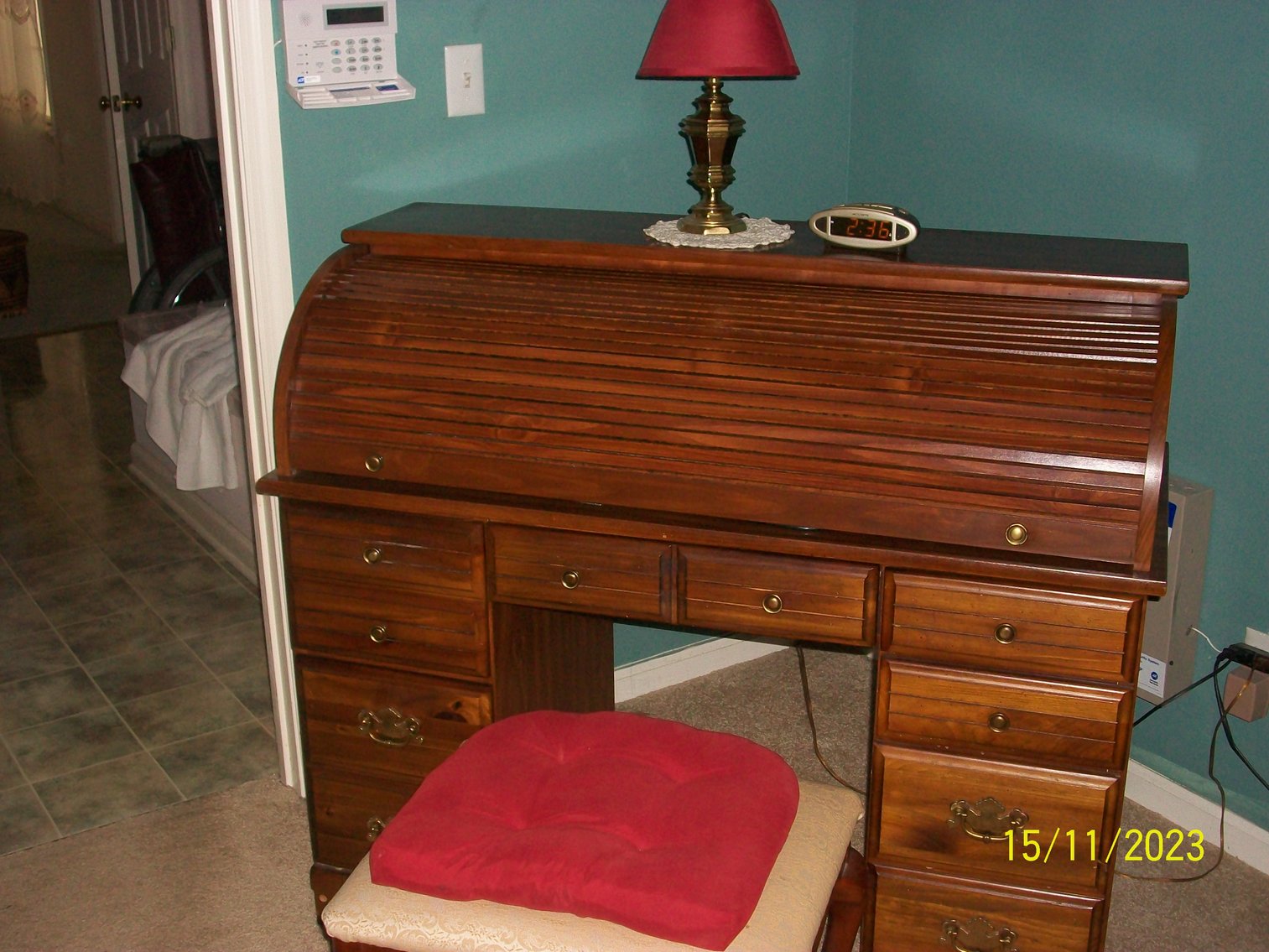 Image for 6 drawer rolltop desk with lamp and bench; 48