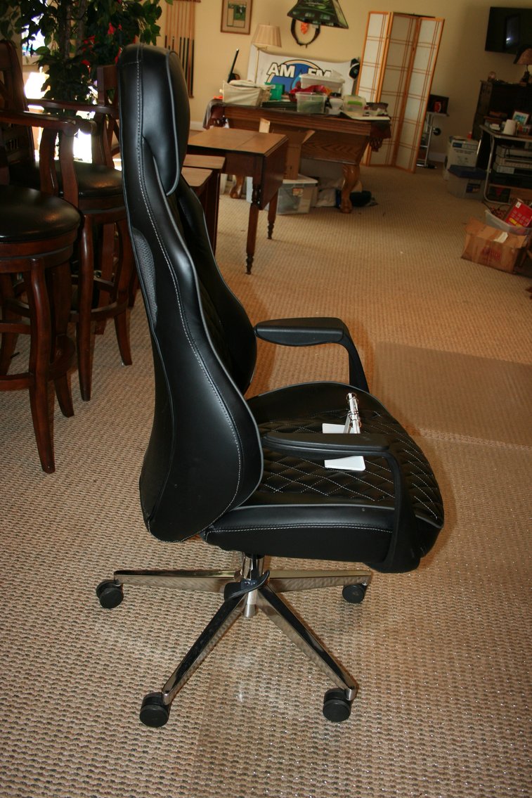 Image for Executive Swivel Office Chair - Adjustable Height - Excellent Condition
