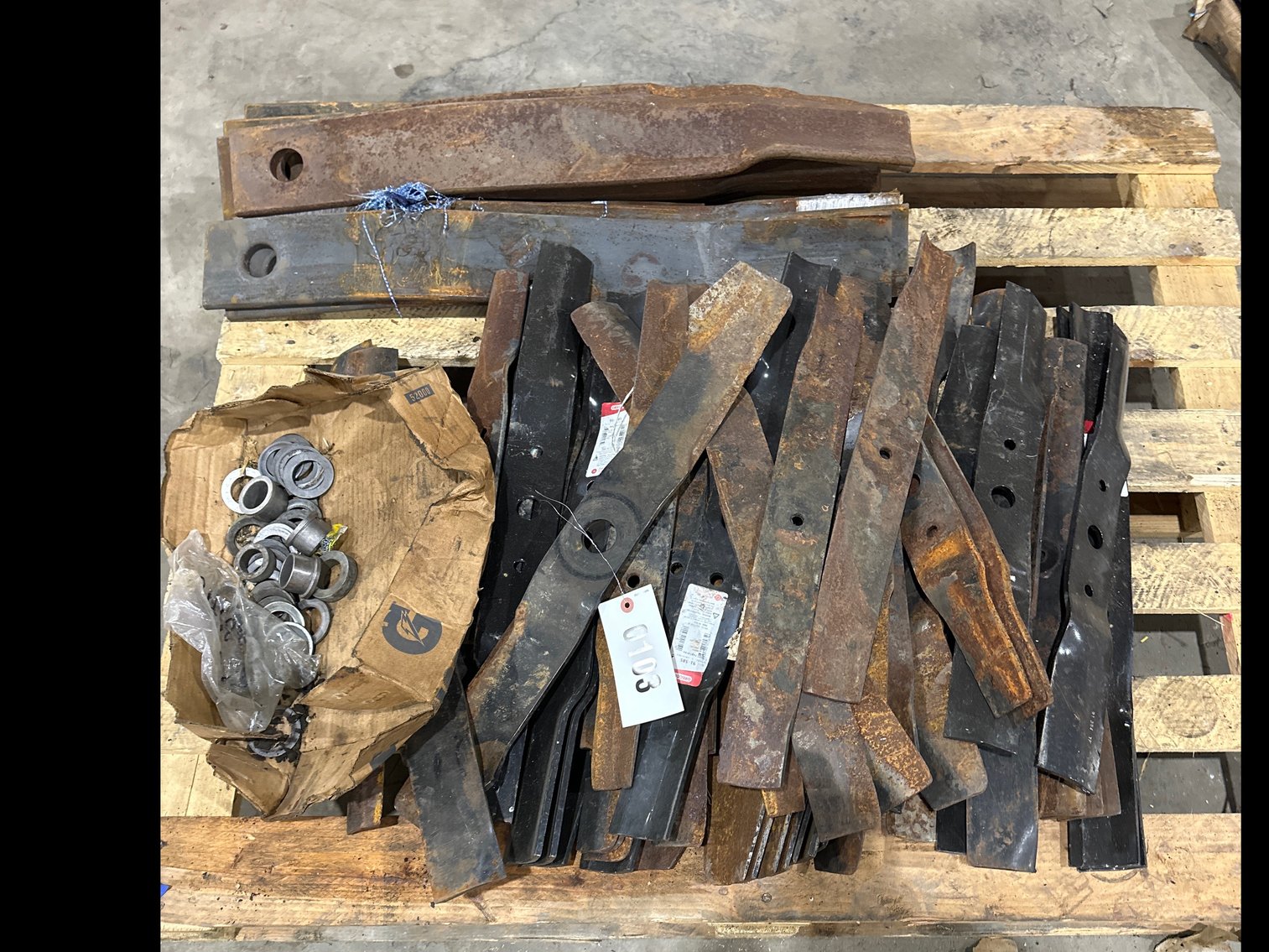 Image for Pallet of miscellaneous mower blades