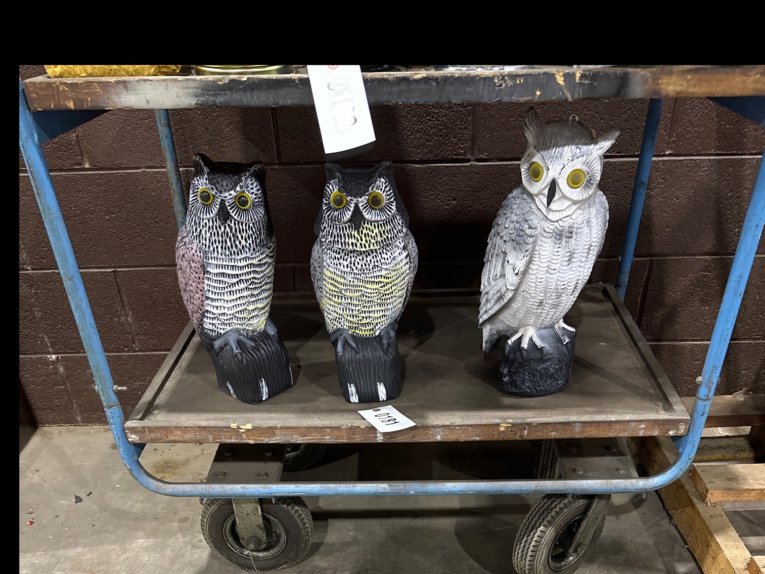 Image for Rolling cart. No contents