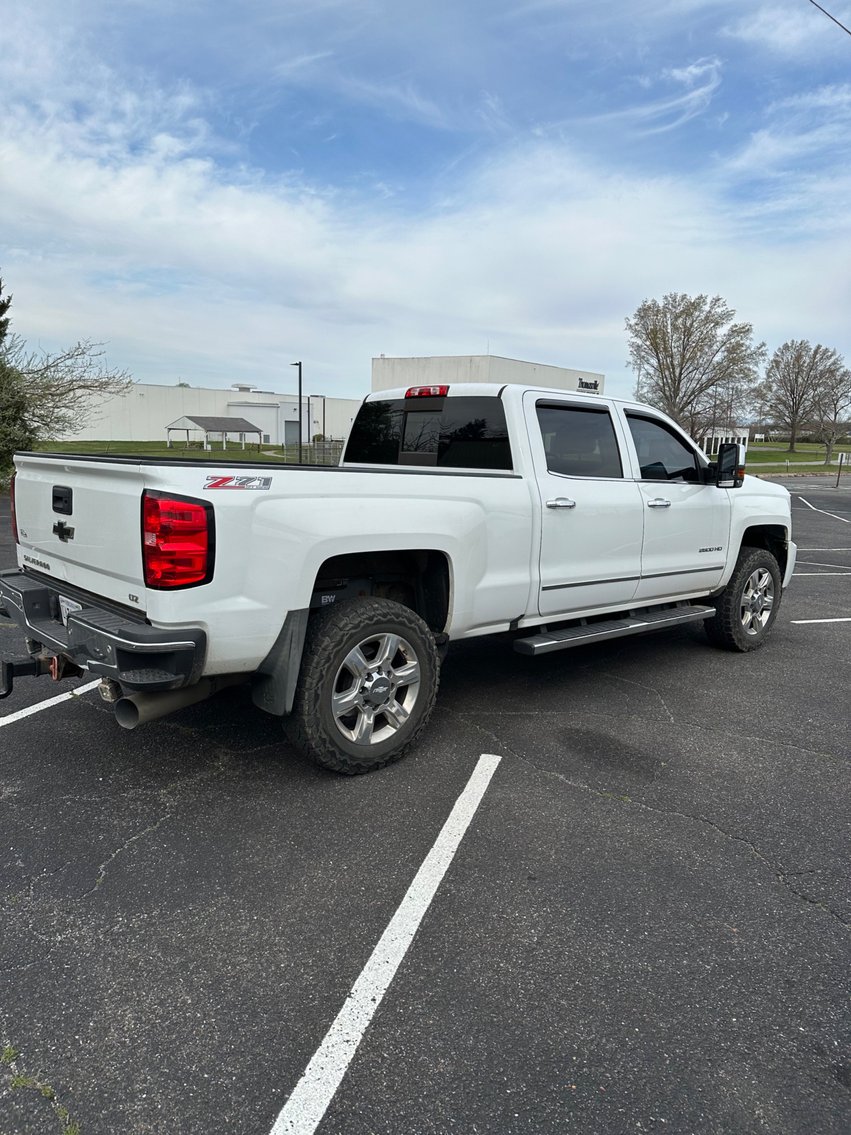 Image for 2017 Chevrolet Silverado Pickup Truck 2500 HD 4X4 Crew Cab Duramax Diesel