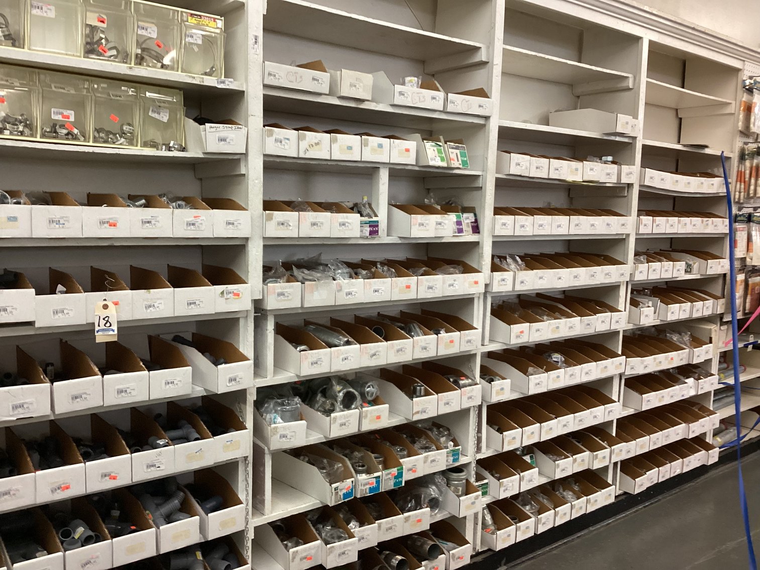 Image for Very Large Lot of Pipe Fittings -