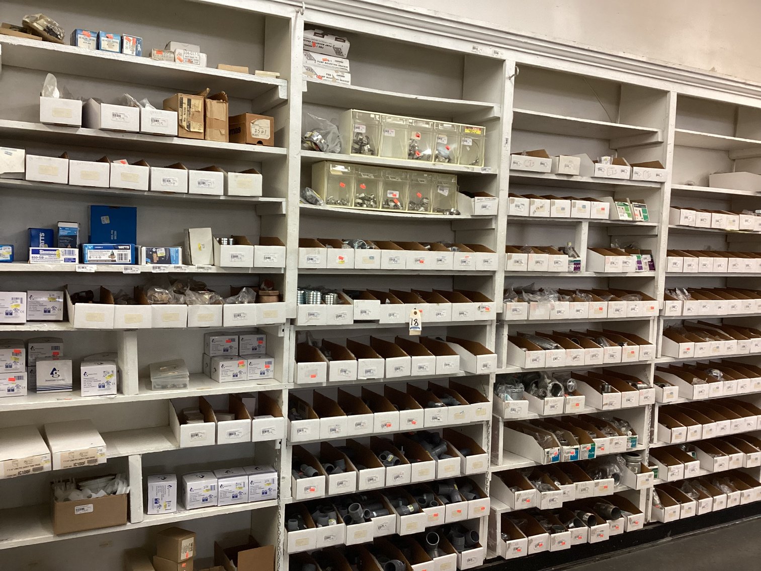 Image for Very Large Lot of Pipe Fittings -