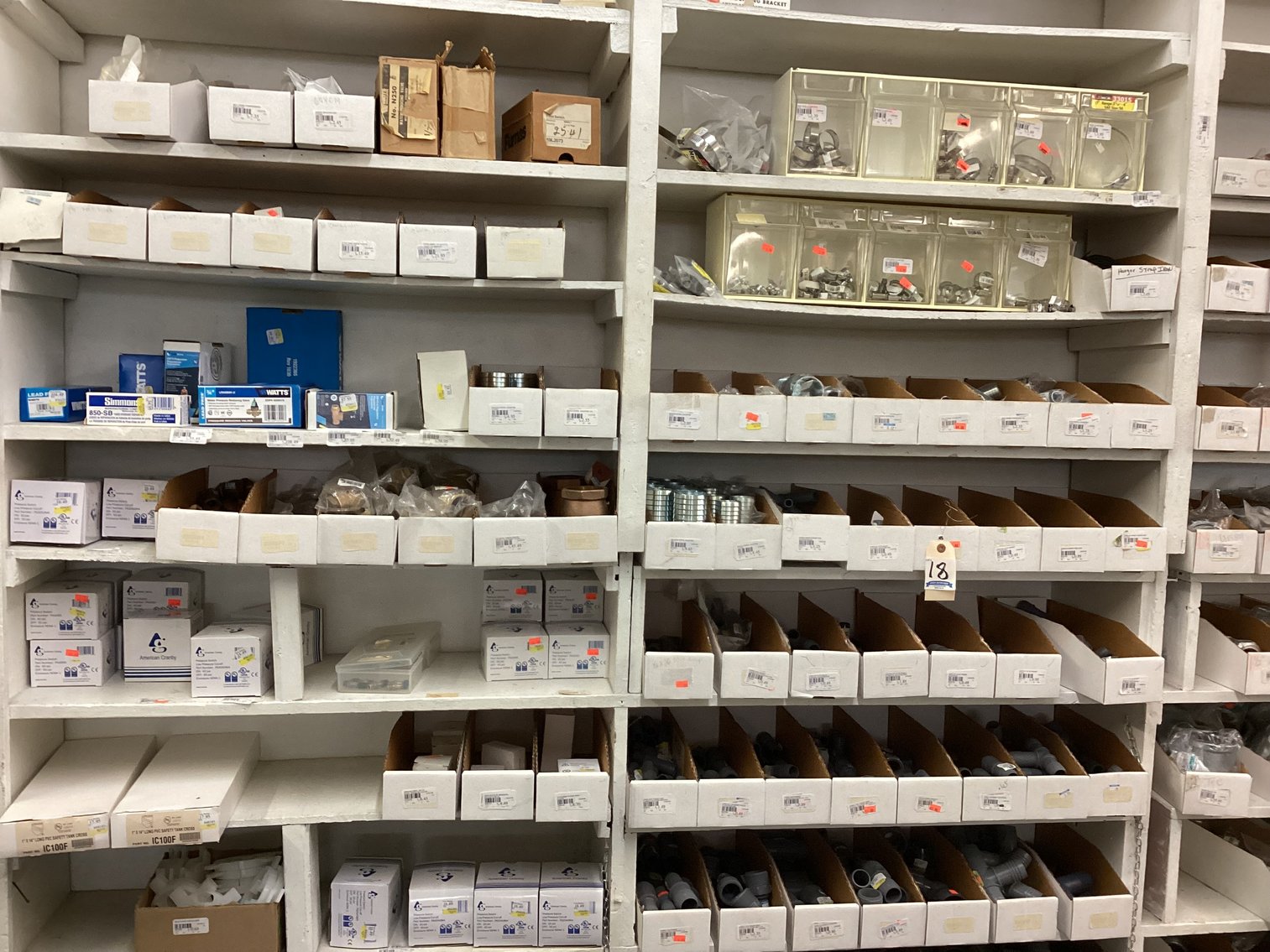 Image for Very Large Lot of Pipe Fittings -