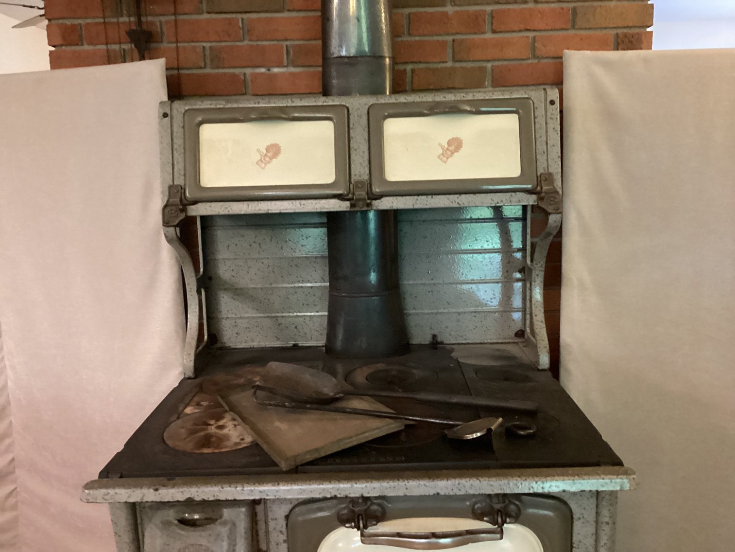 Image for Home Comfort Cast Iron Range