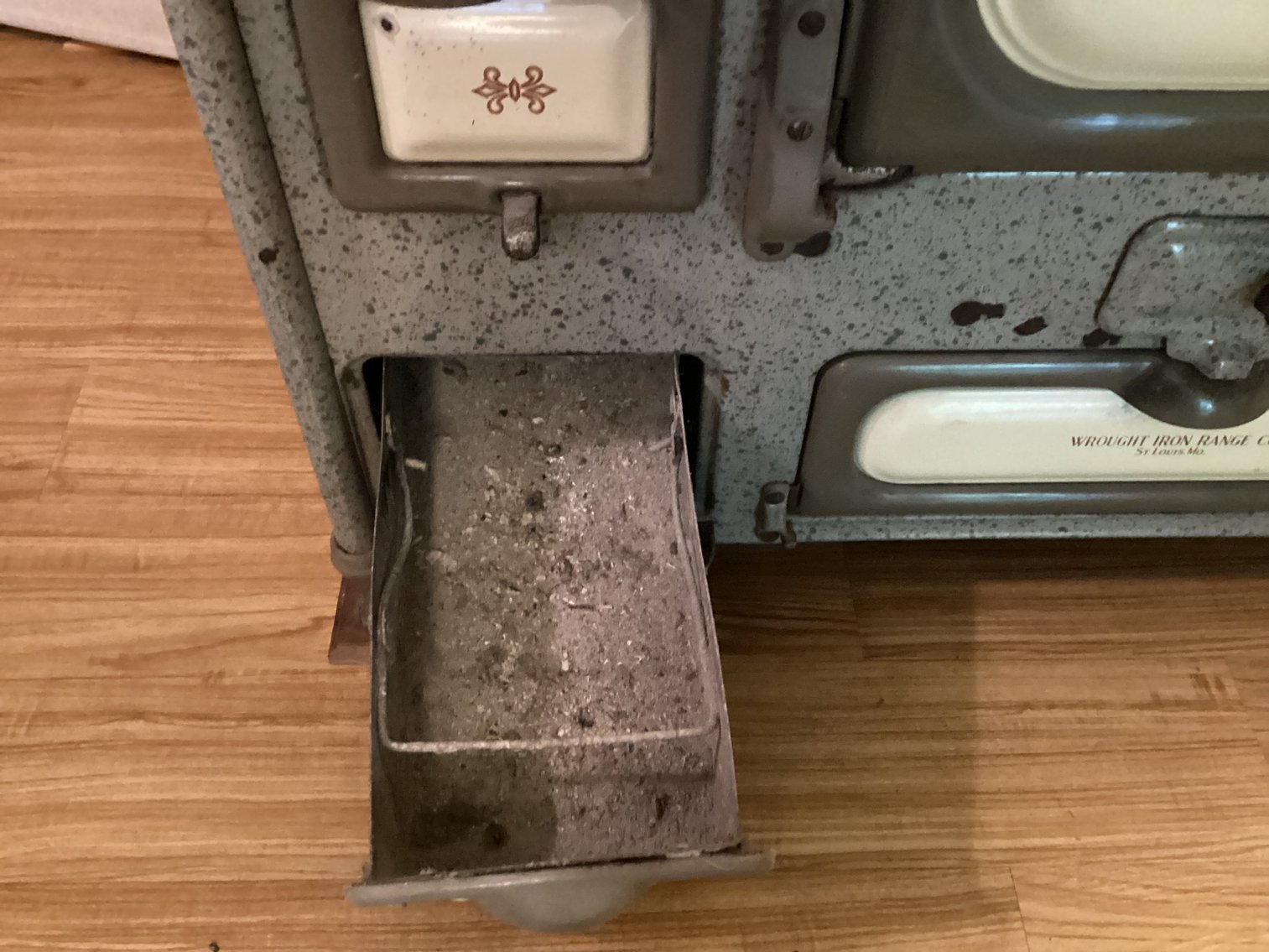 Image for Home Comfort Cast Iron Range