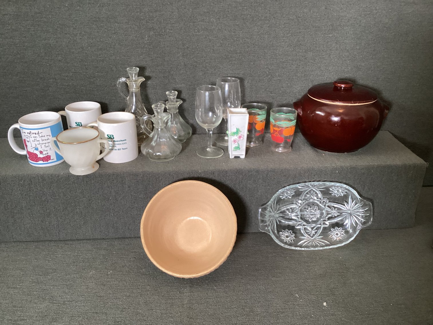 Image for Various dishes, including USA bean pot and USA bowl, both in very good condition