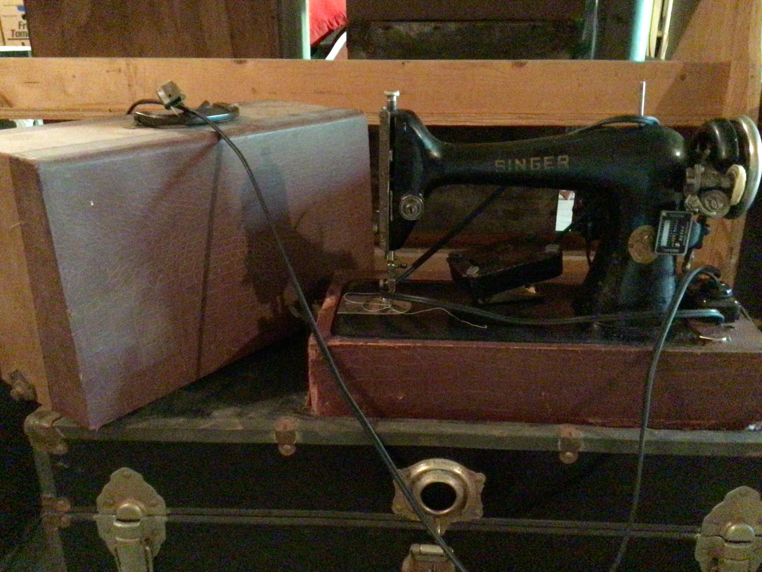 Image for Very old electric, Singer sewing machine.  Untested