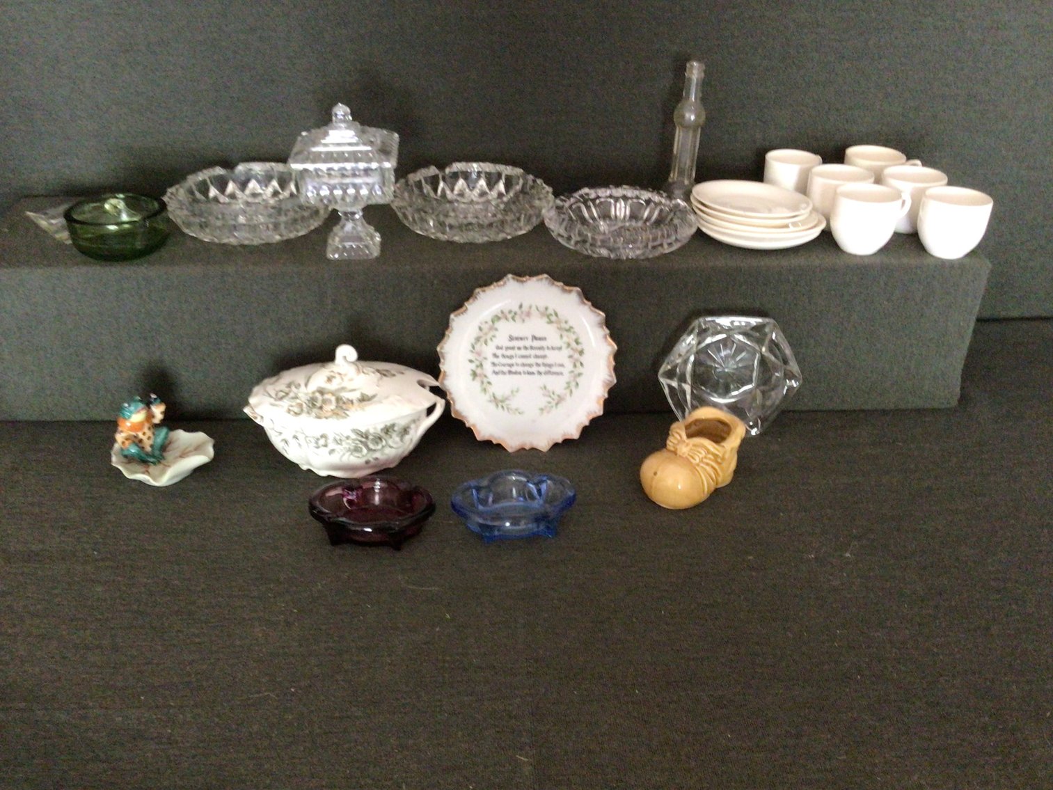 Image for Assorted decorator items.