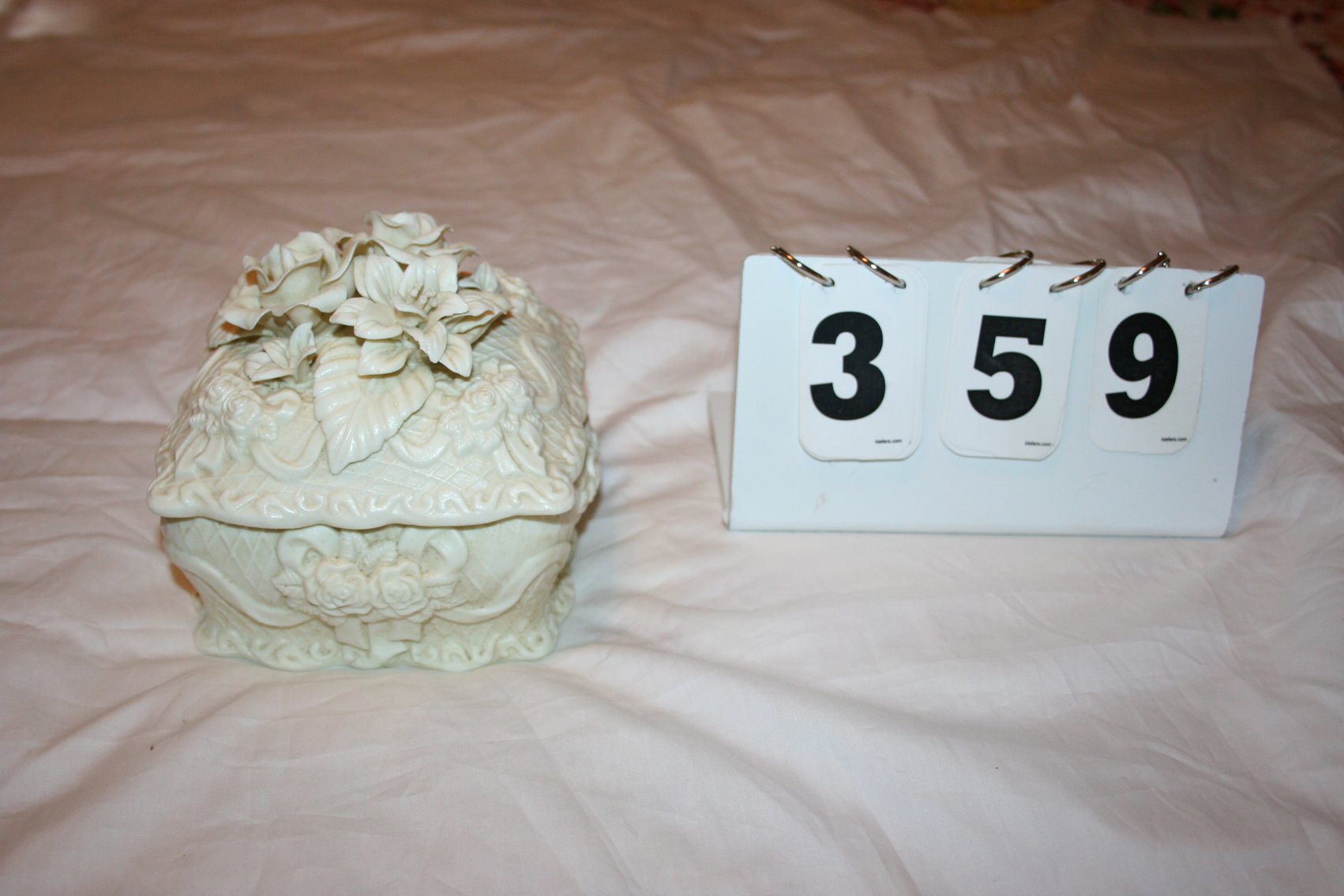 Image for Vintage Ceramic Trinket Box