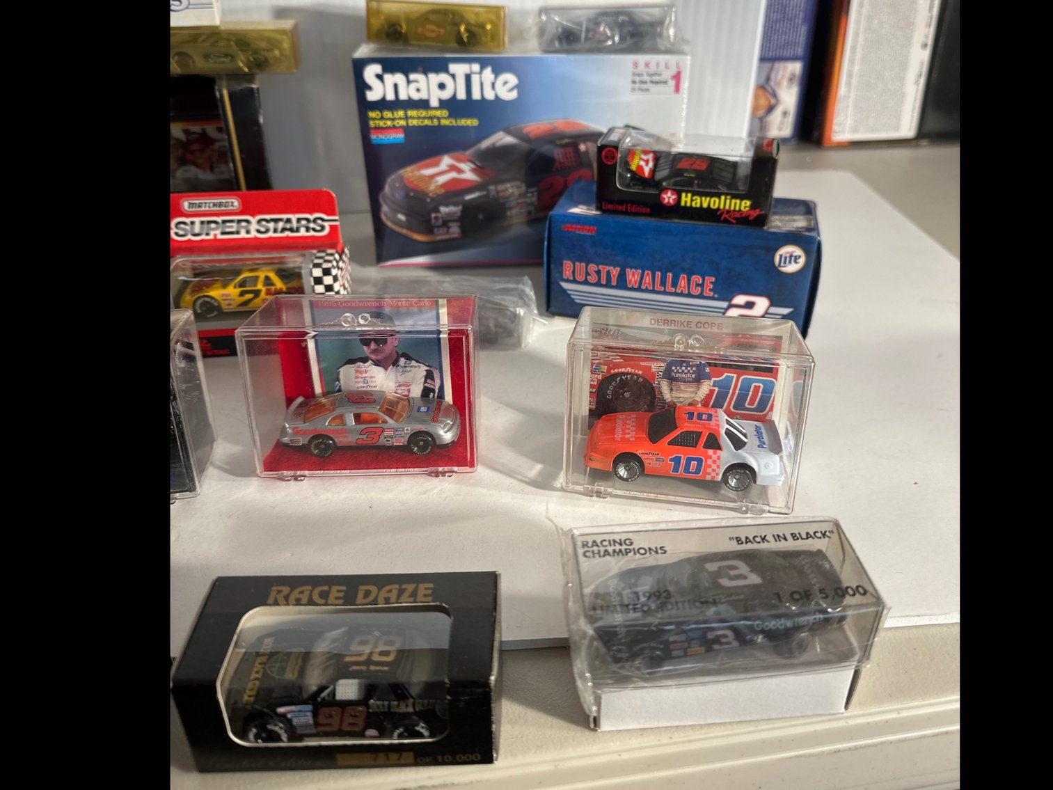 Image for ASSORTMENT of DIE CAST CARS