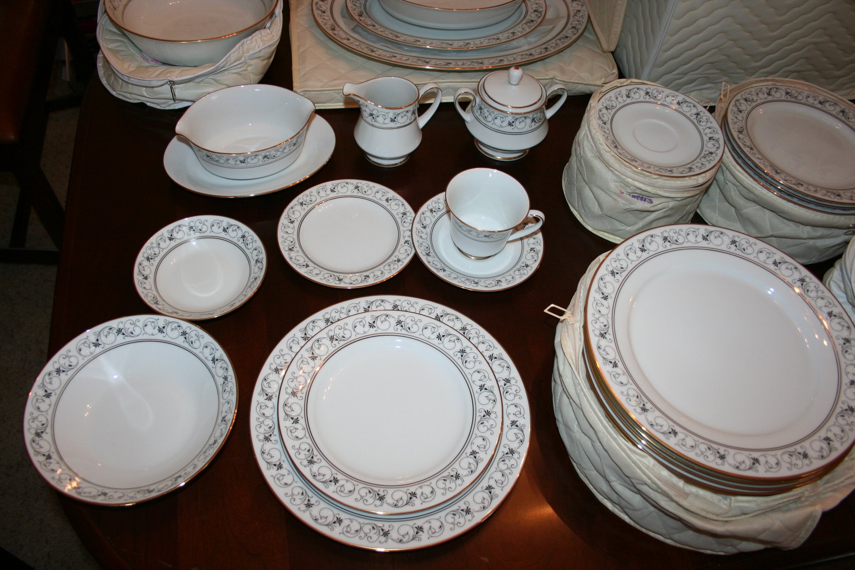 Image for Noritake Sarah Pattern #2083 (No Chips) 12 Place Setting