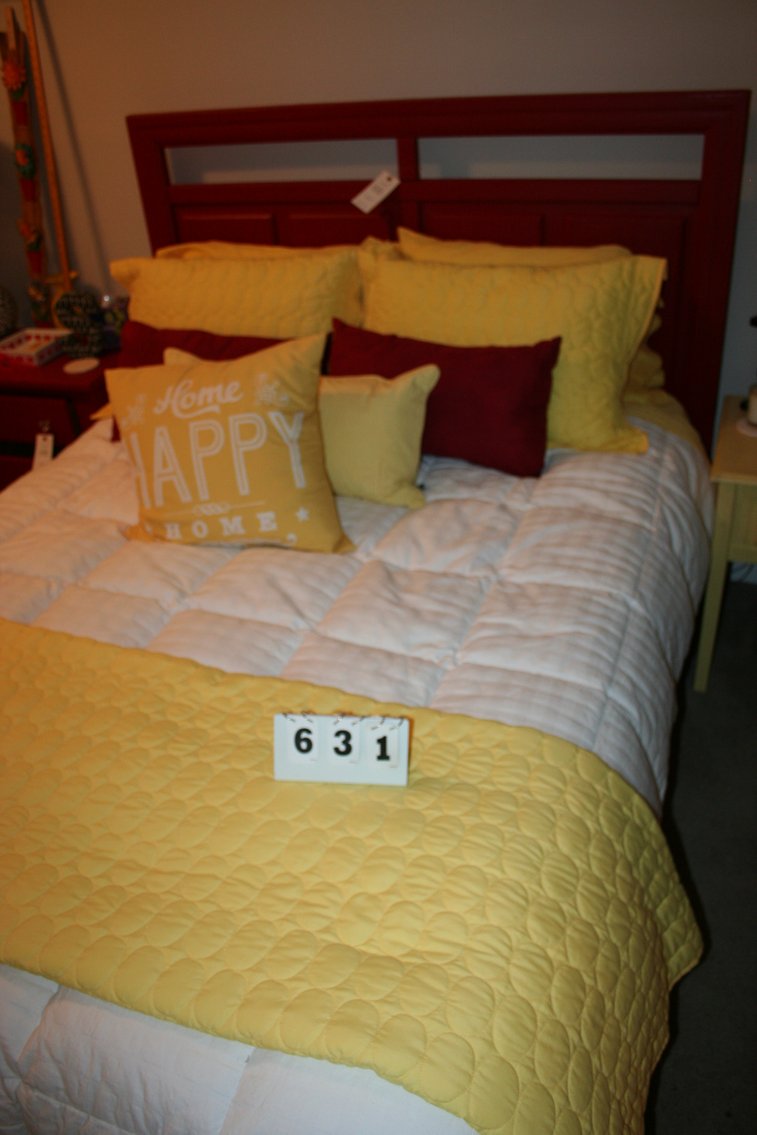 Image for Queen Bed & Misc Pillows (Clean)