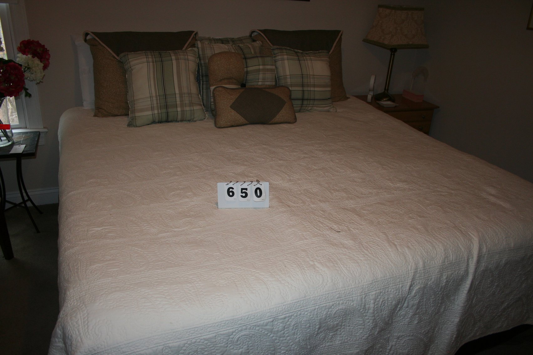Image for King Size Bed & Pillows and Bed Spread