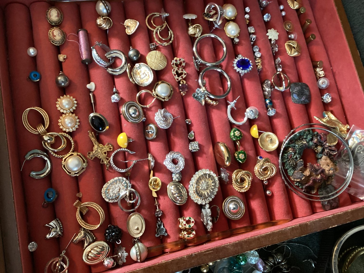 Image for large Lot of Costume Jewery