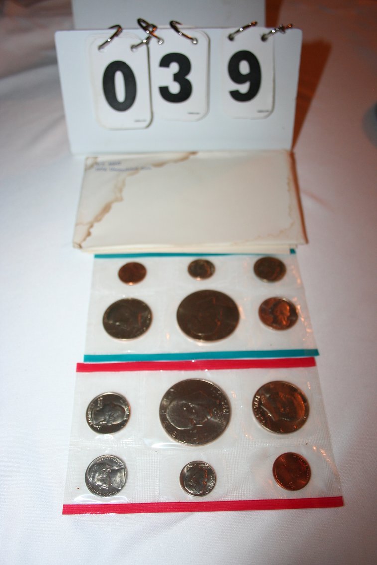 Image for 1776 - 1976 Mint Set (2) (Uncirculated( (Denver / Philadelphia)