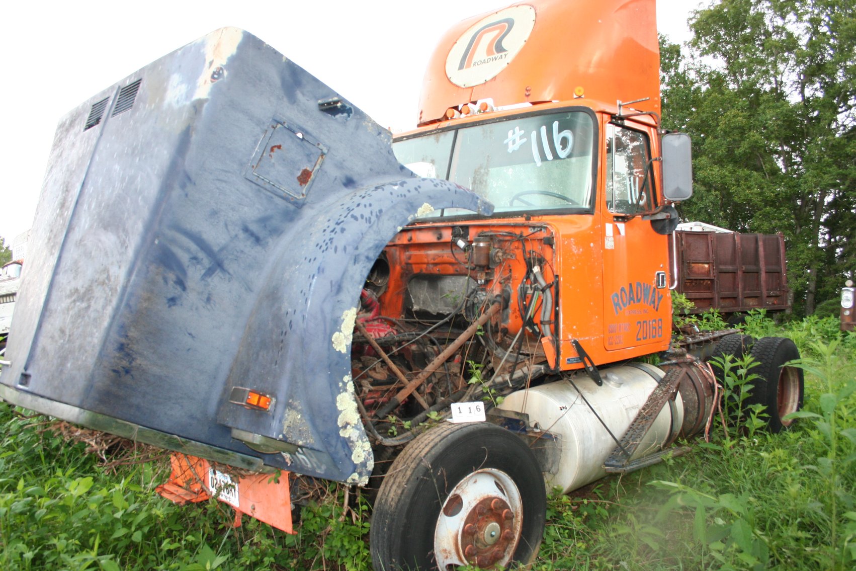 Image for 1984 Volvo White Corporation   Diesel Engine Apart   Detroit V-8   VIN #1WUCBBUE2ENO65038   TITLE