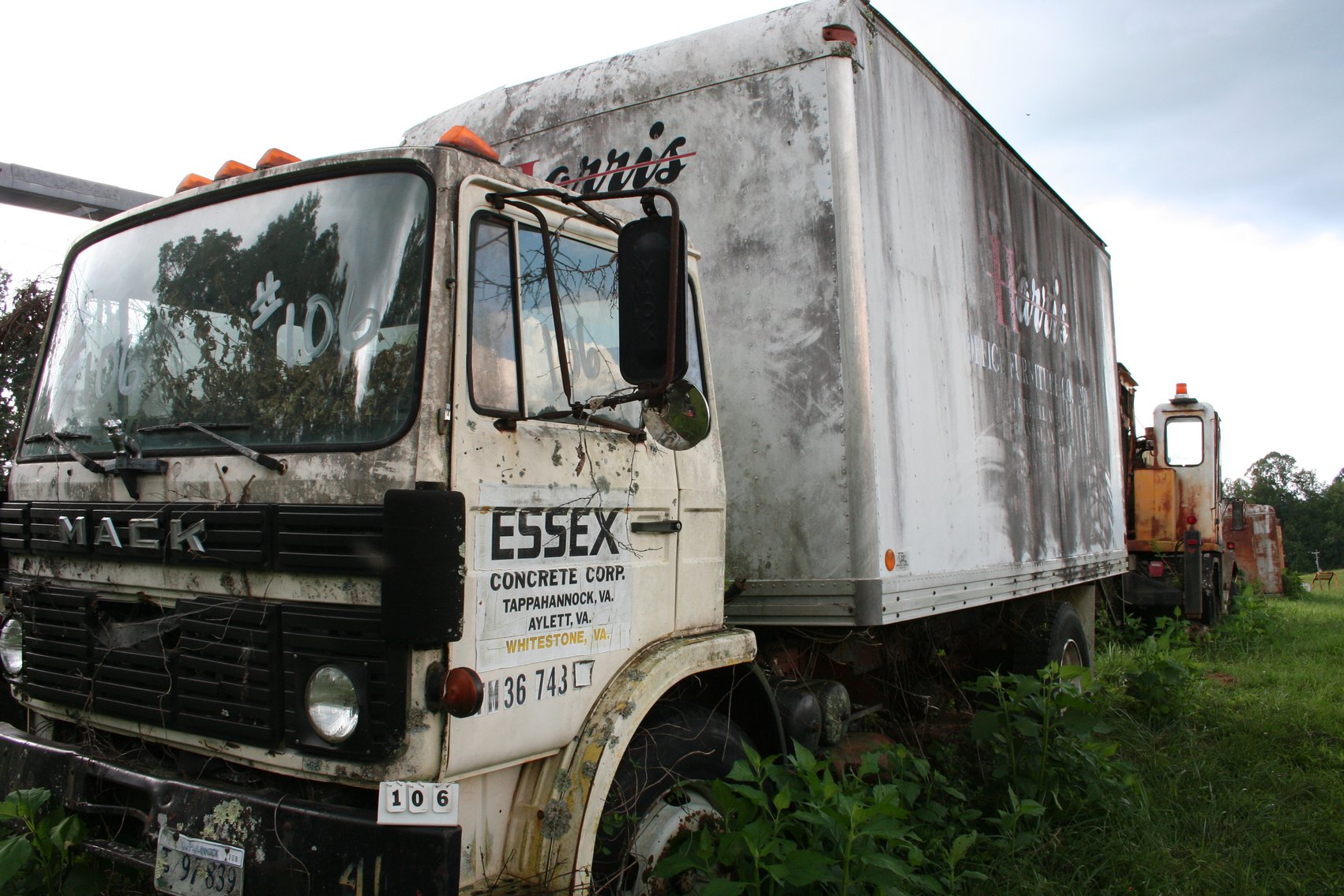 Image for 1984 Mack Box Truck   VIN #VG6M112B0EB063058  Diesel Engine   Box with Lift Gate   TITLE