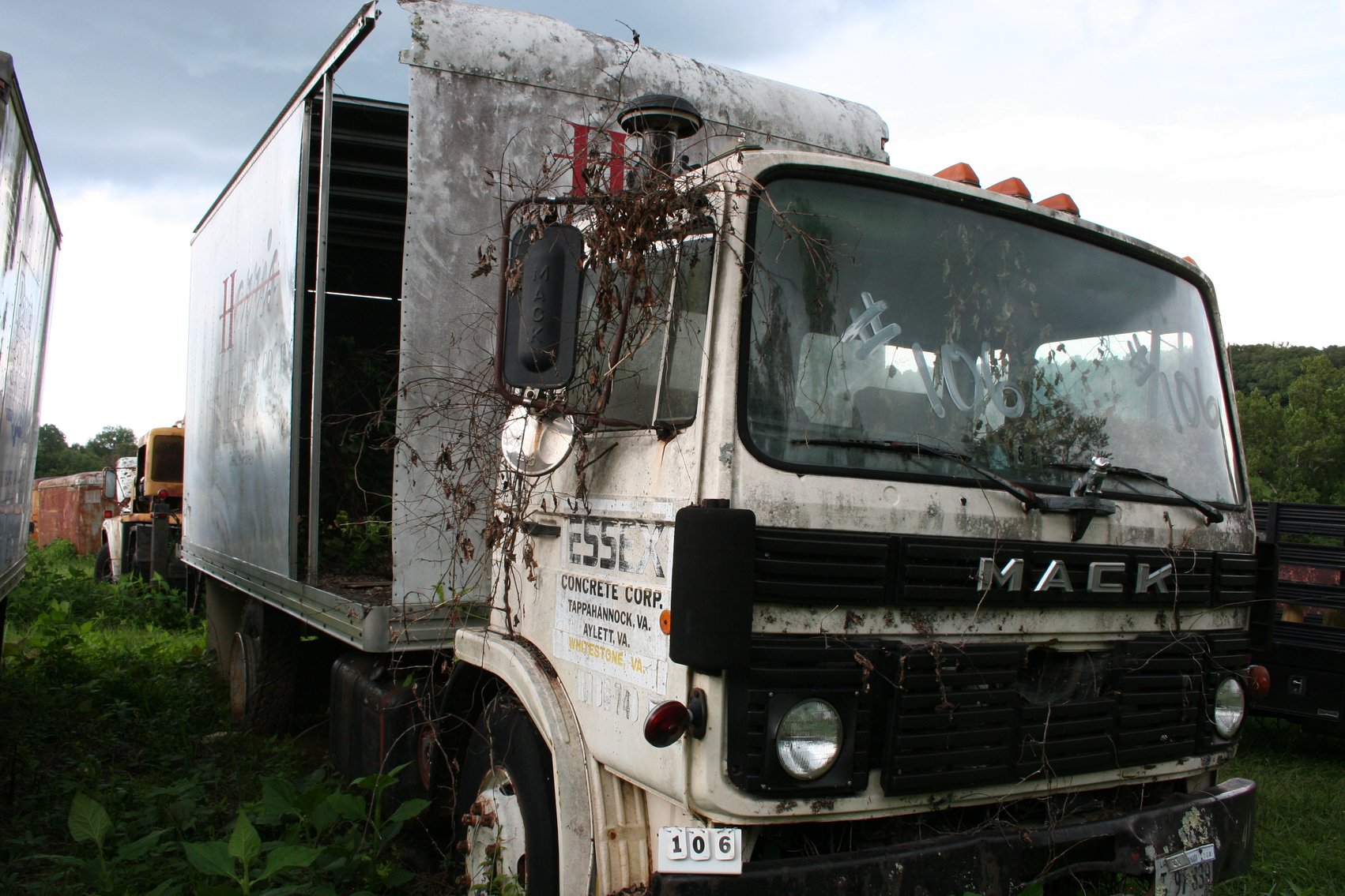 Image for 1984 Mack Box Truck   VIN #VG6M112B0EB063058  Diesel Engine   Box with Lift Gate   TITLE