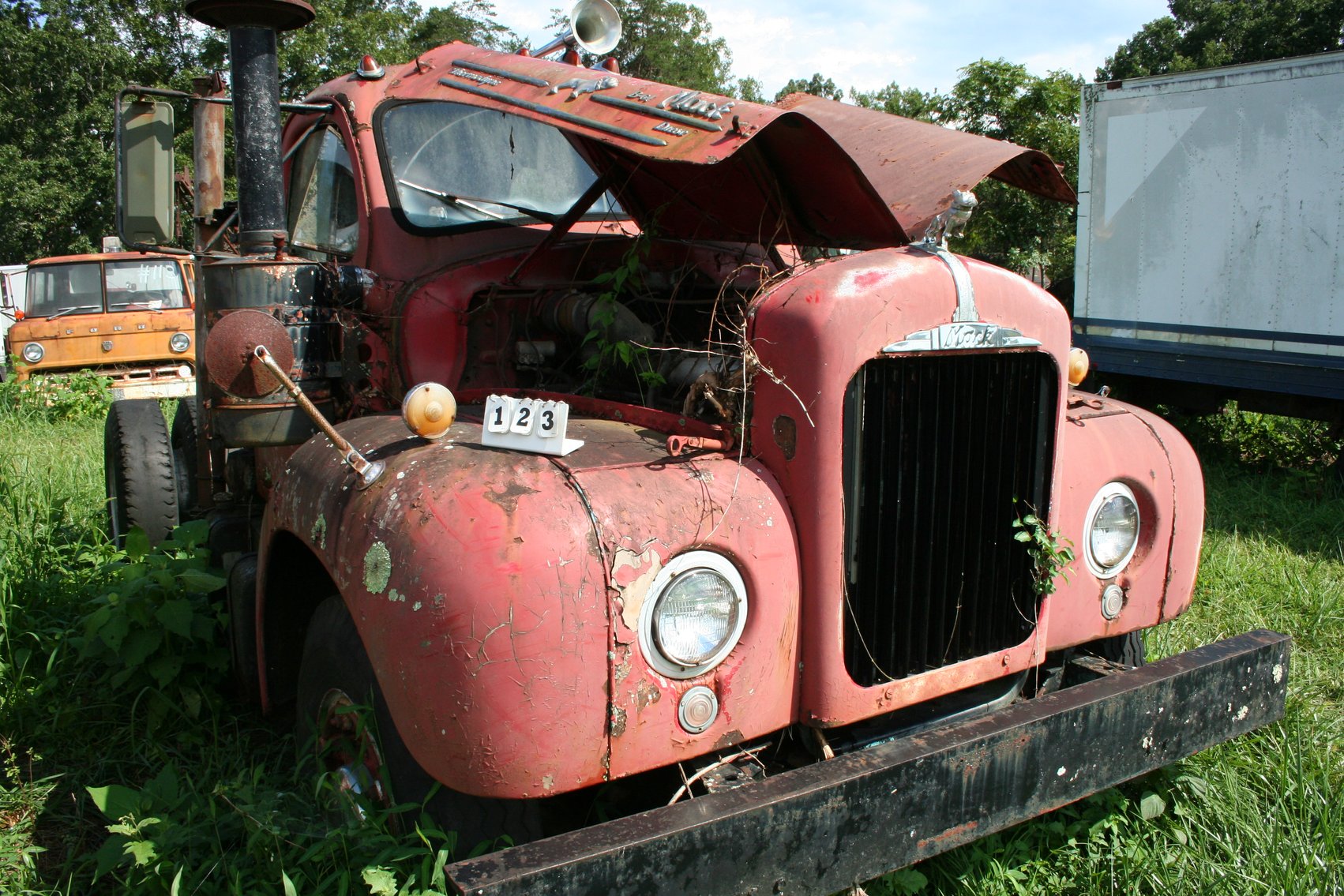 Image for 1964 Mack   #B61T45751   Thermodyne Diesel   Road Tractor   Vaughan Excavating Christiansburg VA