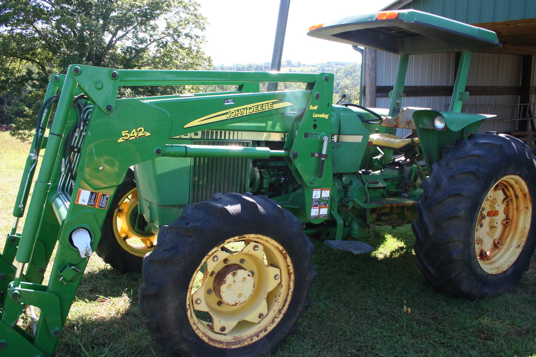 Image for John Deere 2350   ID #L023500F587961   Hours 4589   16 Speed   4X4