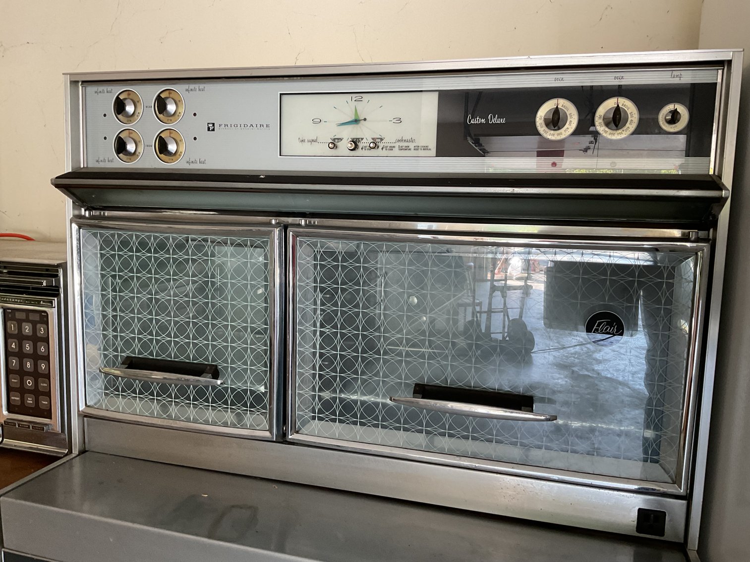 Image for Mid Century Modern Frigidaire “Flair” Range
