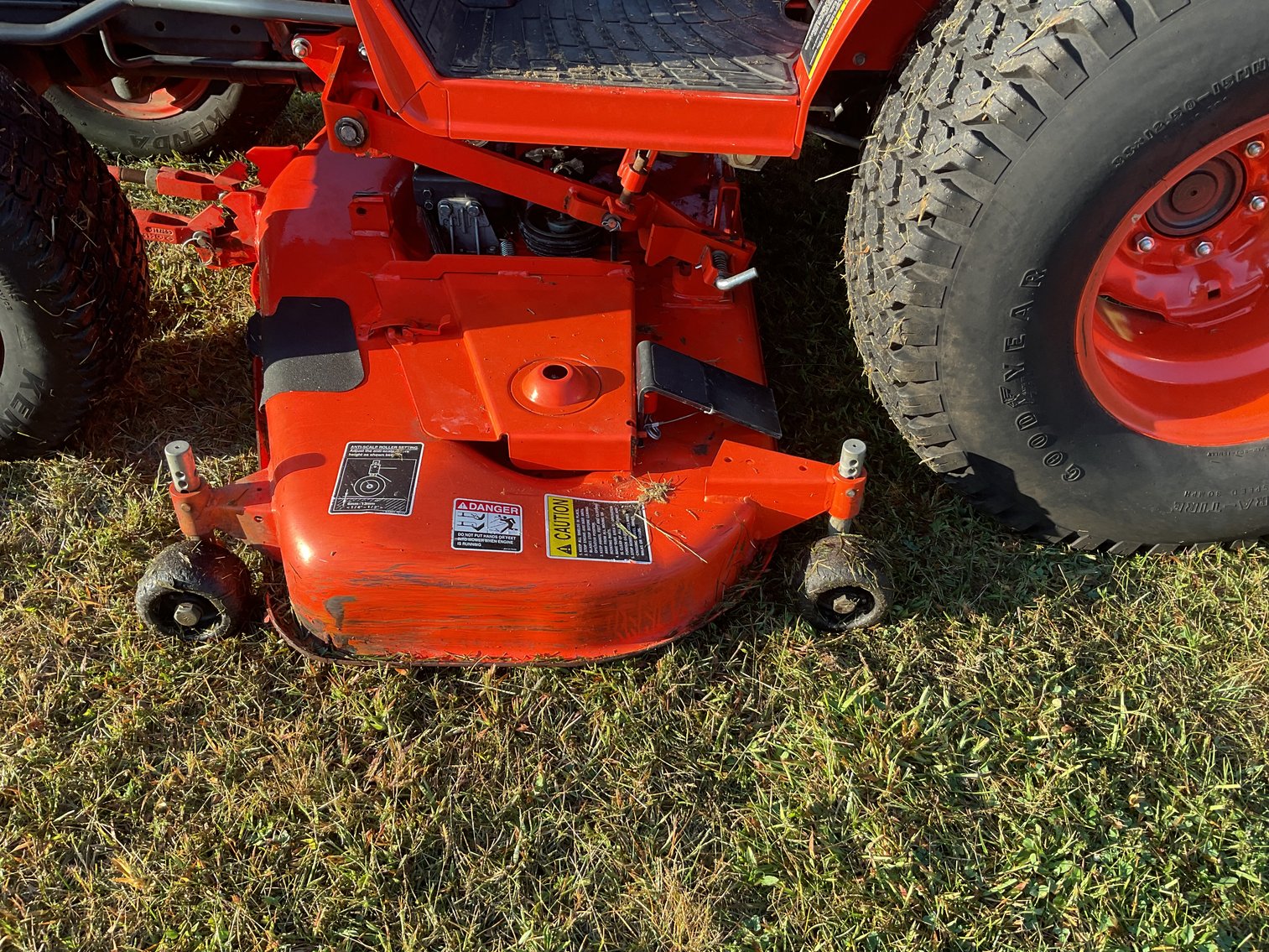 Image for Kubota B2620 HST Lawn and Garden Tractor 4WD