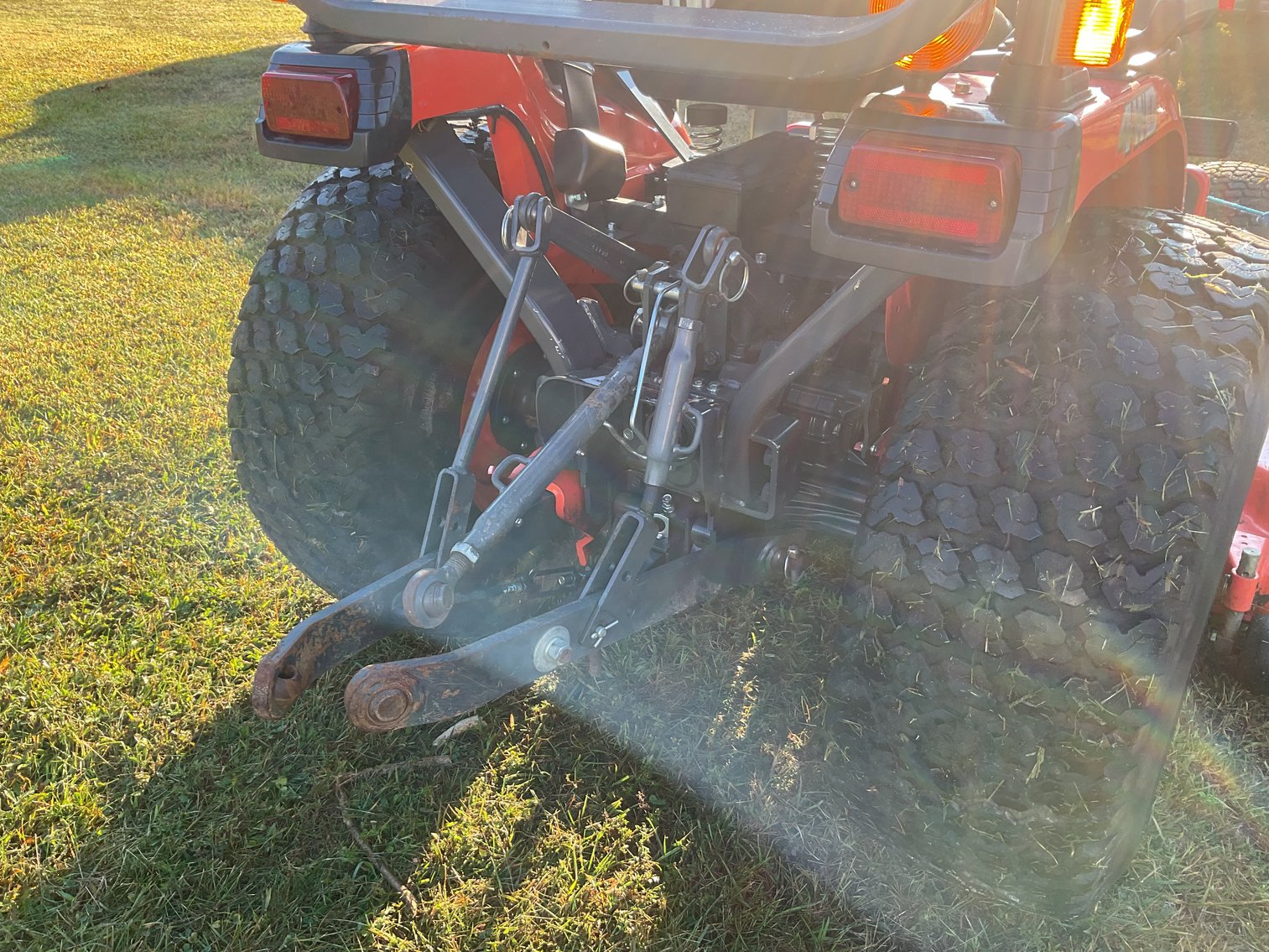 Image for Kubota B2620 HST Lawn and Garden Tractor 4WD