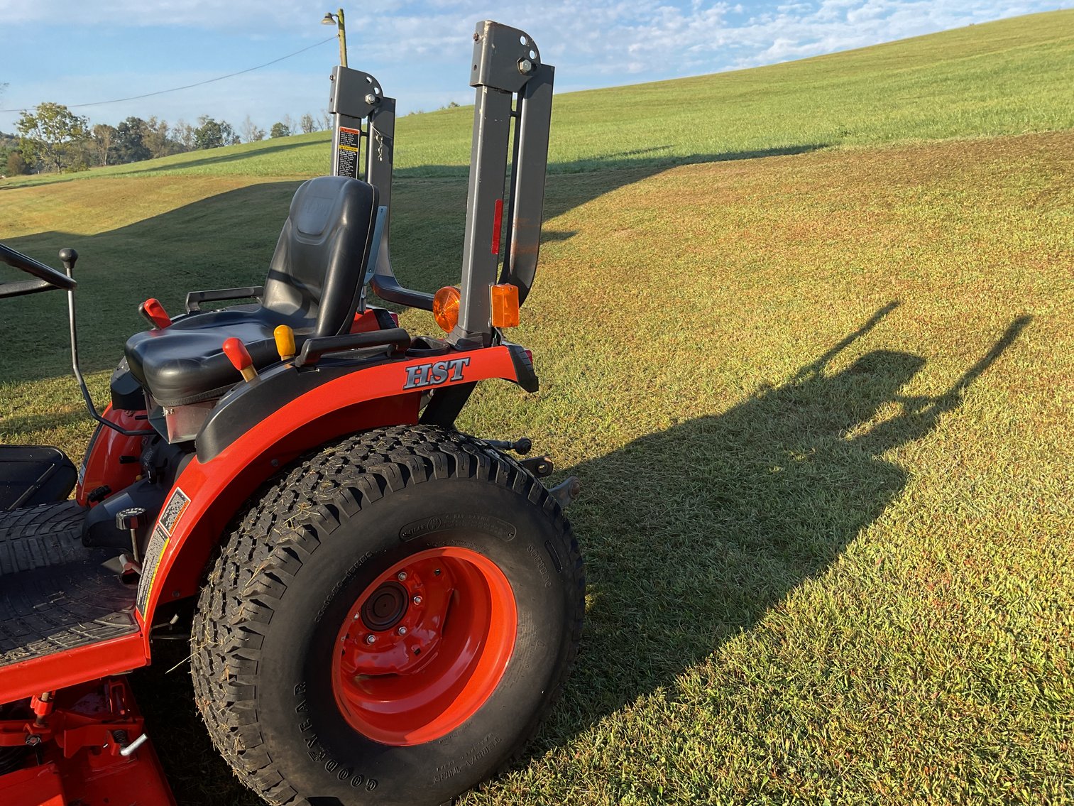 Image for Kubota B2620 HST Lawn and Garden Tractor 4WD