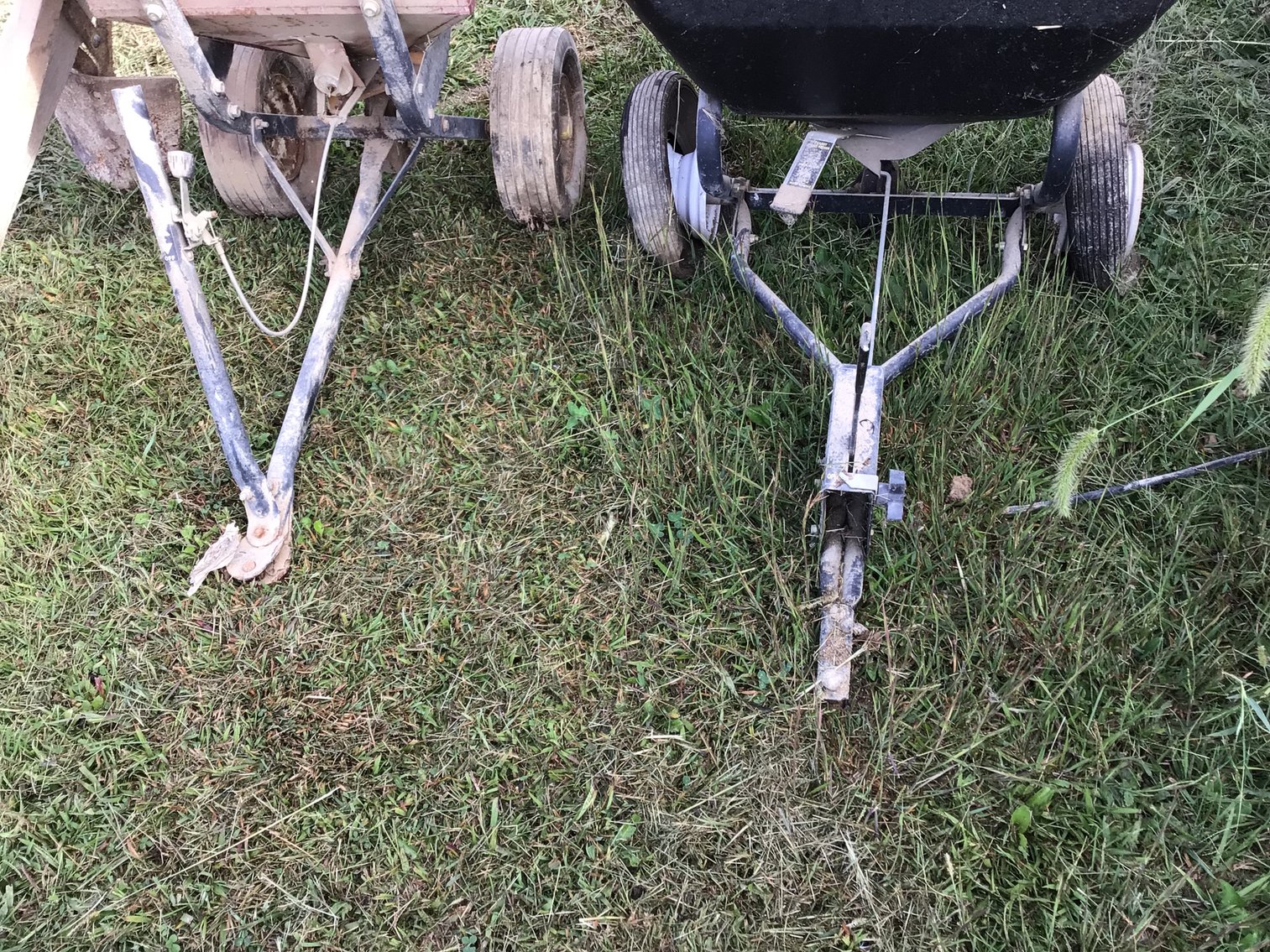 Image for 2 Fertilizer Spreaders