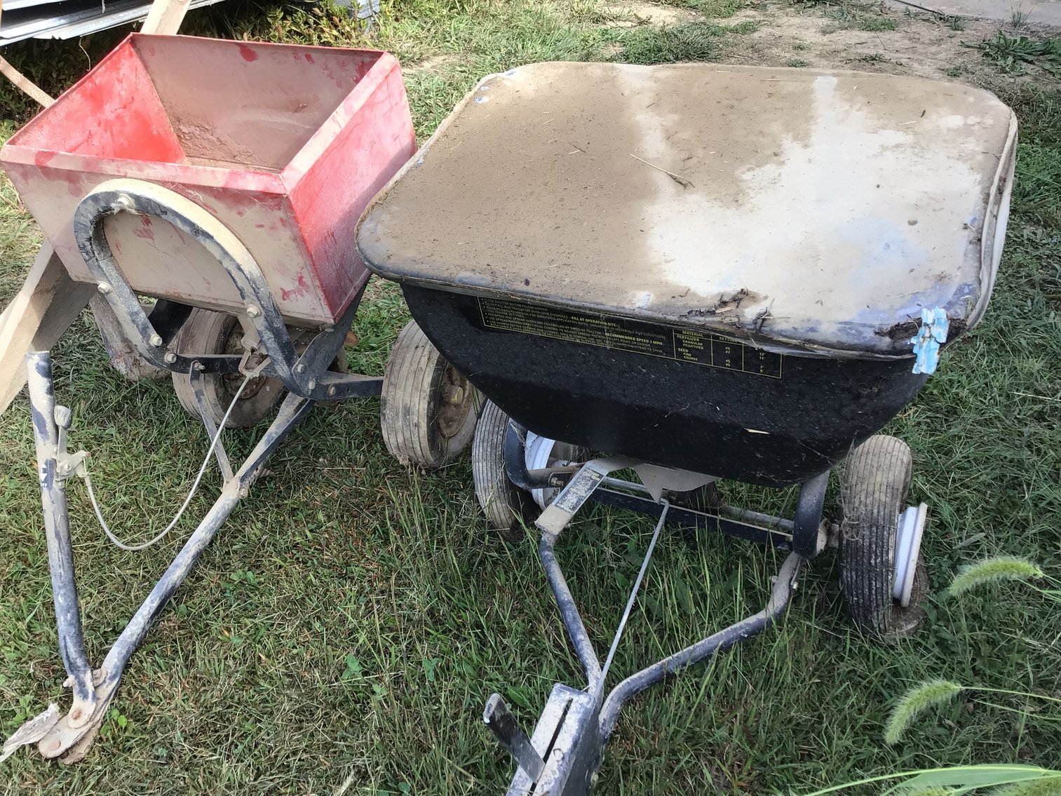 Image for 2 Fertilizer Spreaders