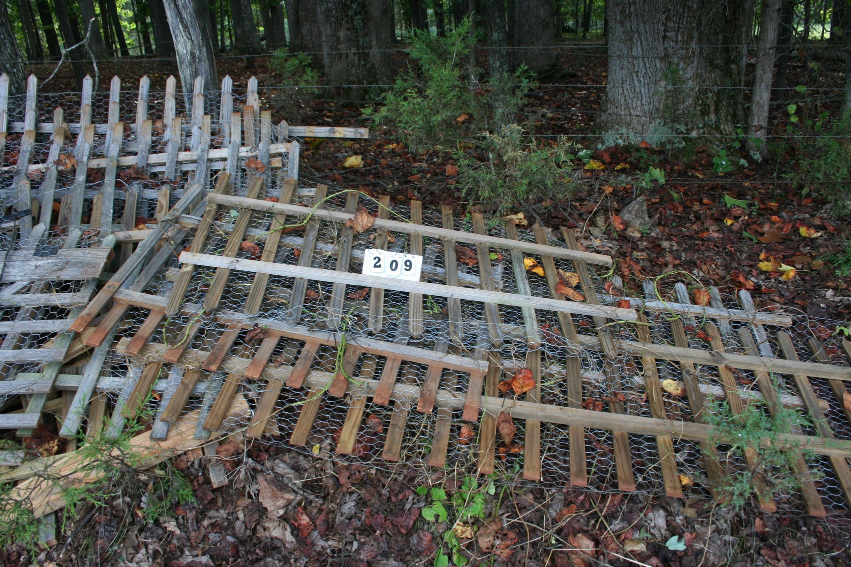 Image for Fencing, Wire, Gutters (LARGE LOT MUST REMOVE ALL)