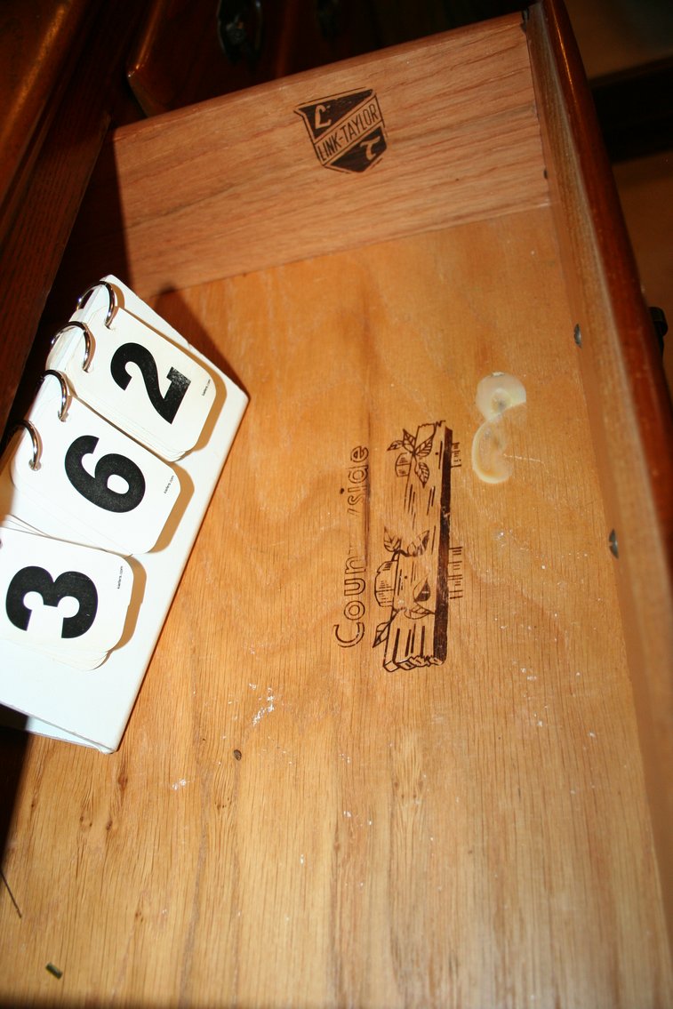 Image for Vintage Very Nice Oak Dresser with Mirror