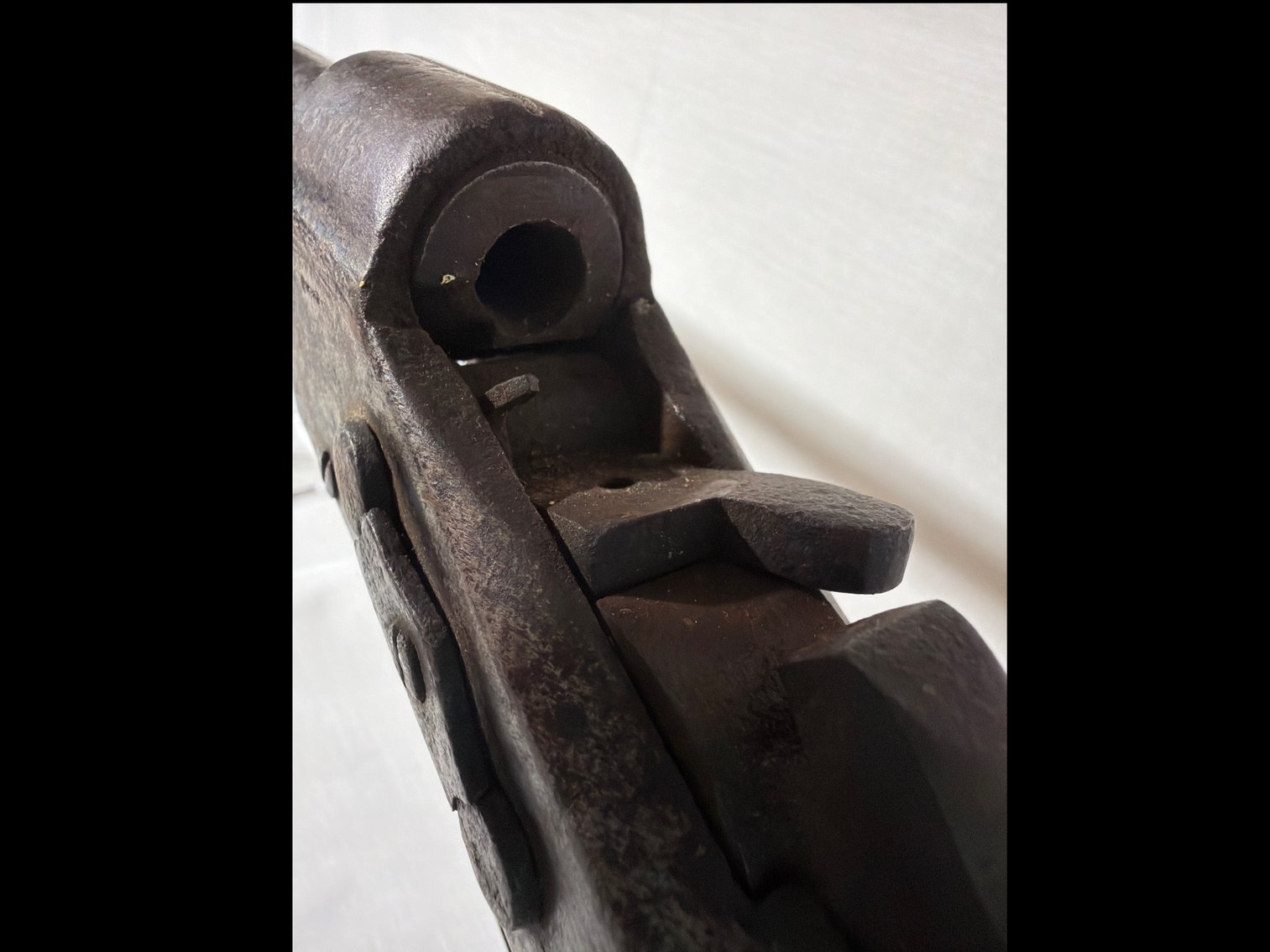 Image for This is an old rifle in bad condition with no markings