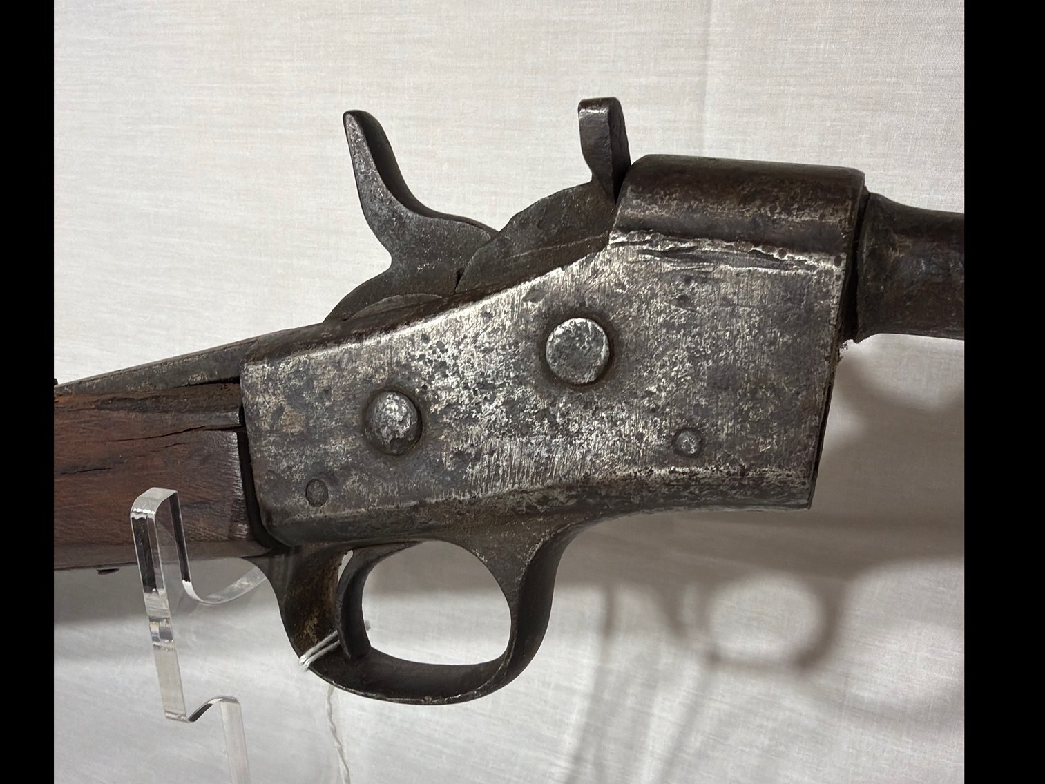 Image for This is an old rifle in bad condition with no markings